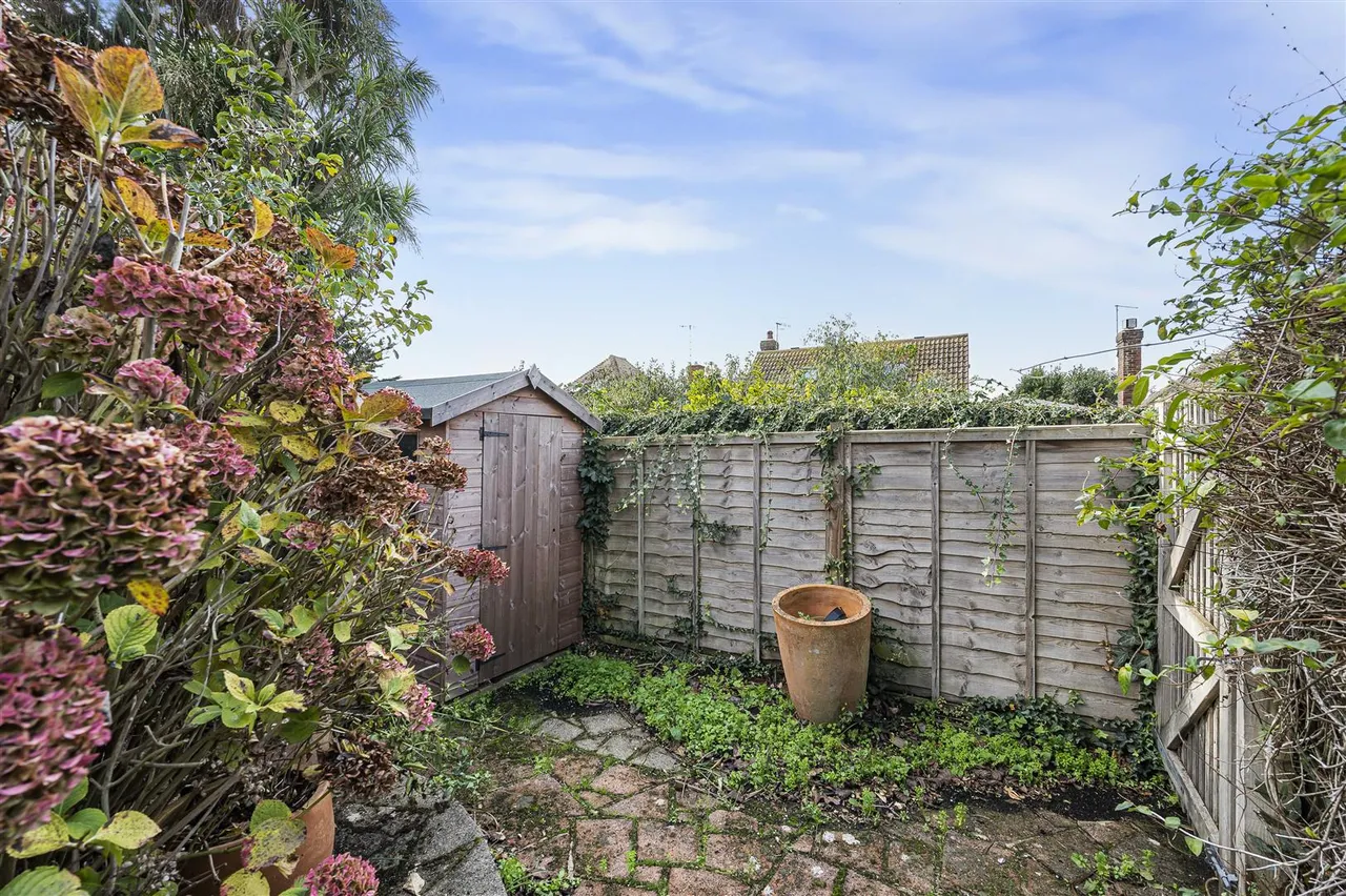 Vicarage Close, Seaford, photo 18