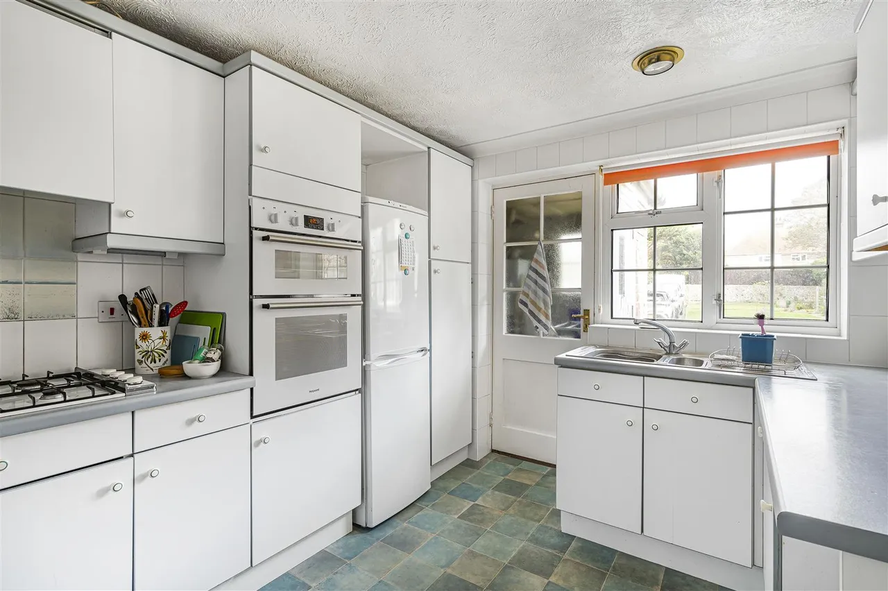 Vicarage Close, Seaford, photo 6