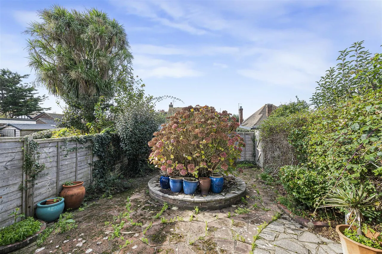 Vicarage Close, Seaford, photo 22