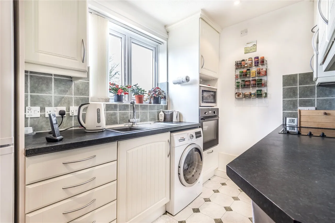 Station Road, Alresford, SO24, photo 3