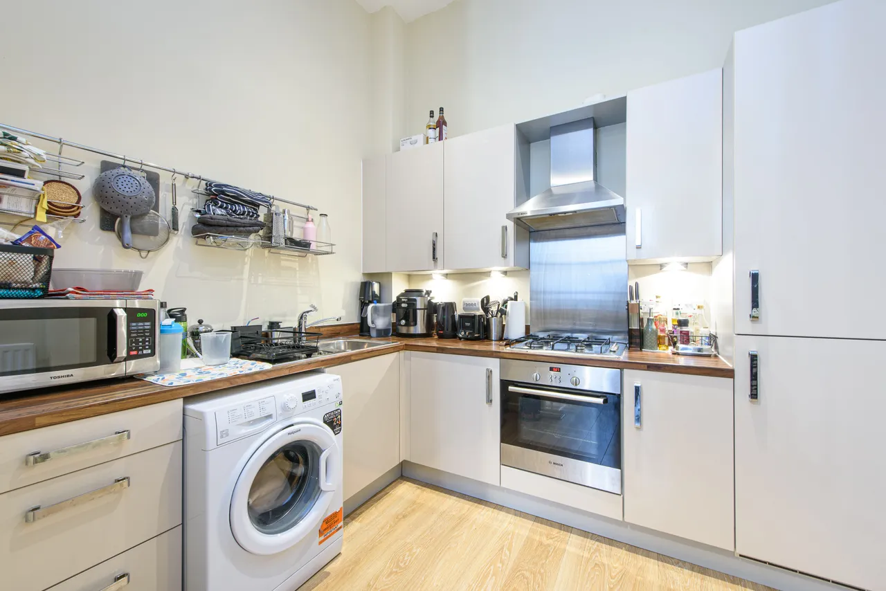 Flat 7 Academy Court, 34 Glengall Road, London, photo 5