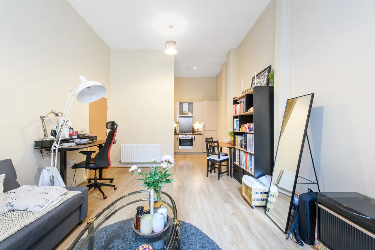 Flat 7 Academy Court, 34 Glengall Road, London, photo 3