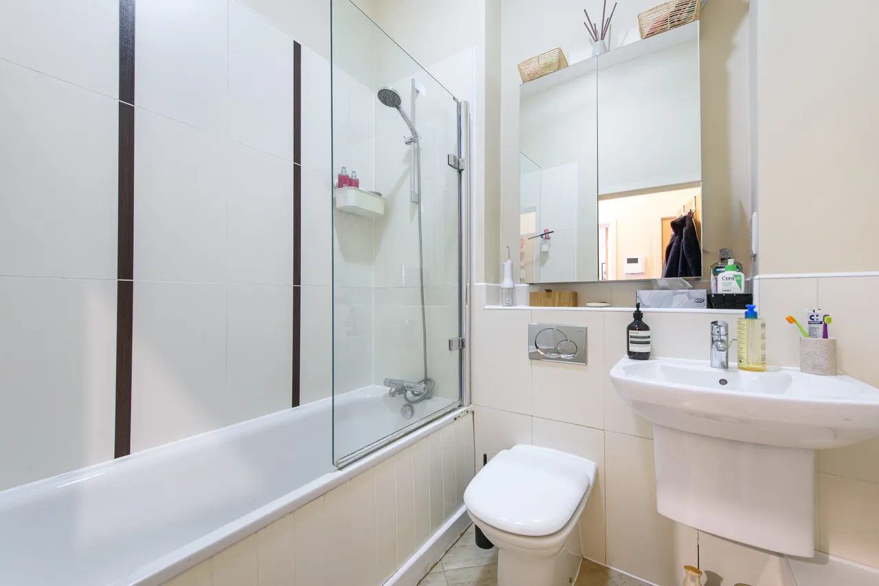 Flat 7 Academy Court, 34 Glengall Road, London, photo 8