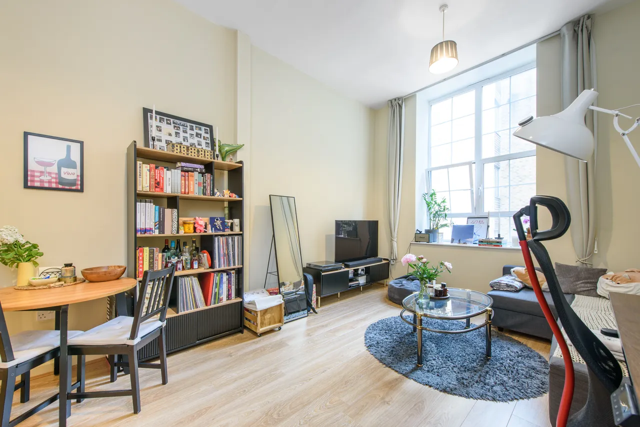 Flat 7 Academy Court, 34 Glengall Road, London, photo 6