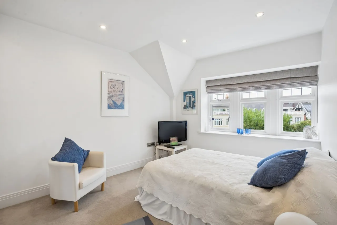 Queen Elizabeth Crescent, Beaconsfield, HP9, photo 9