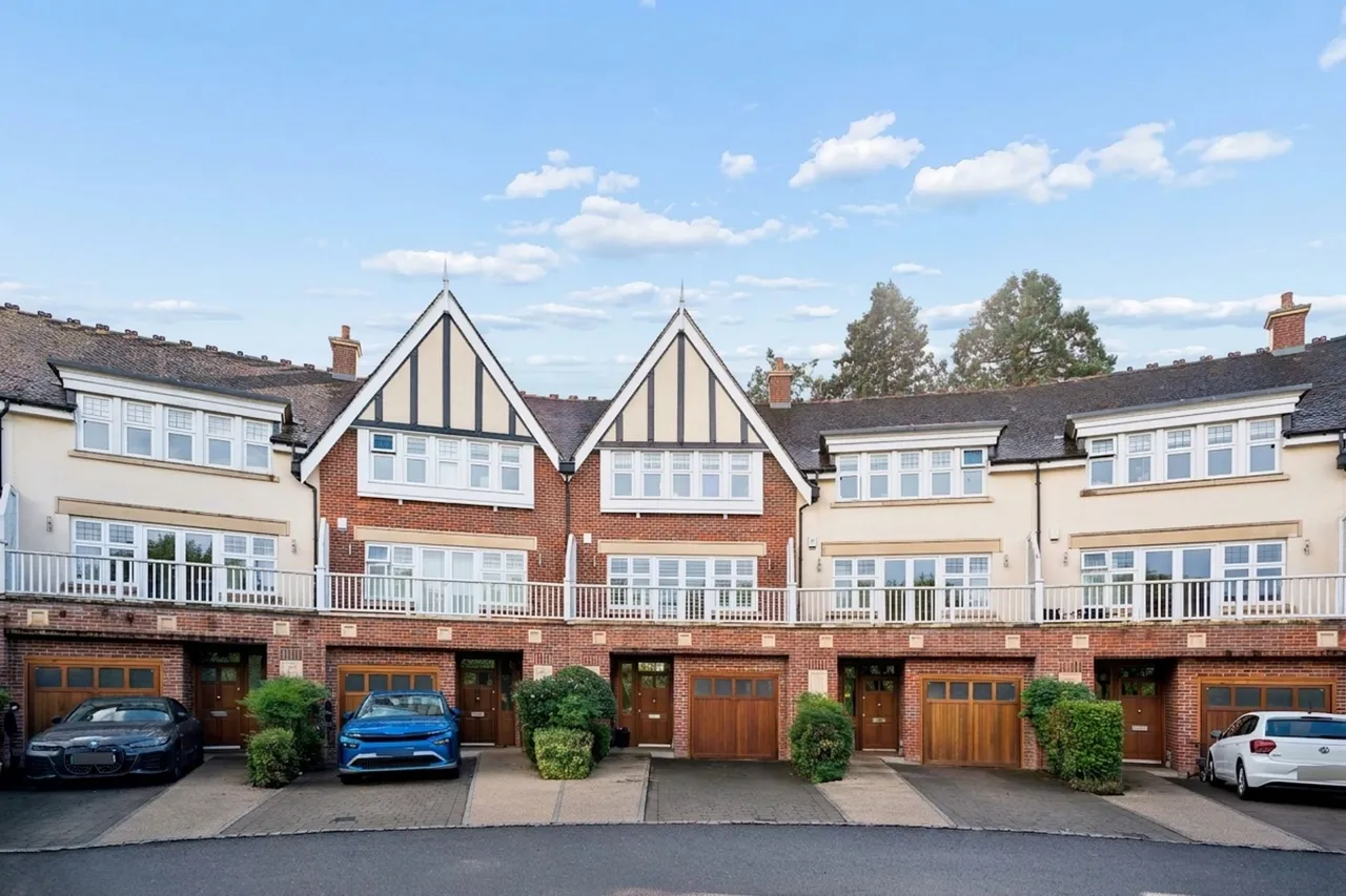 4 bed house for sale — Queen Elizabeth Crescent, Beaconsfield, HP9