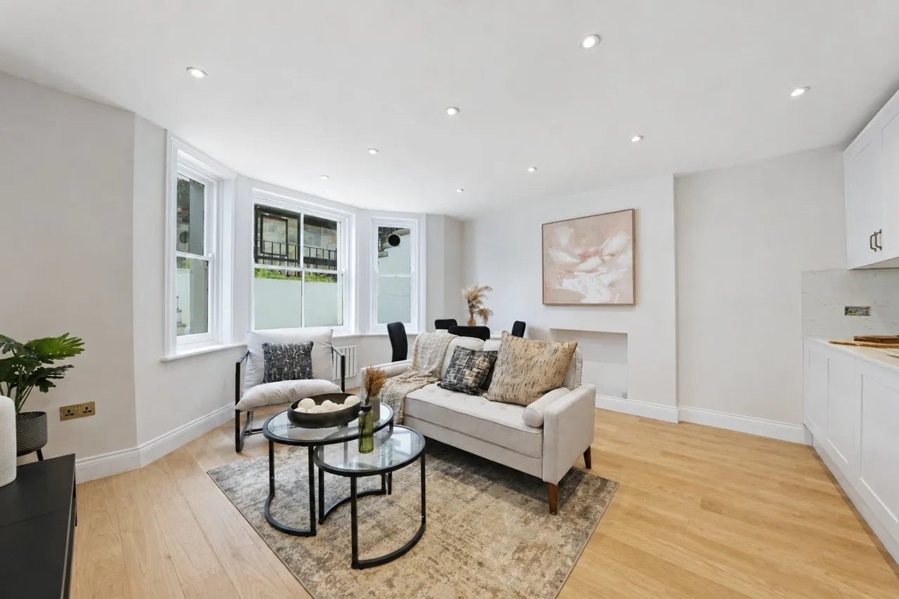 2 bed flat to rent, Ladbroke Grove, London, W10