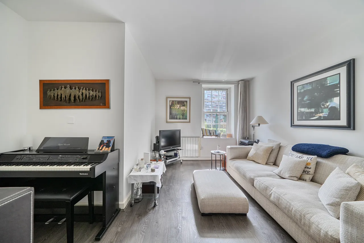 2 bed flat for sale — 12 Cheylesmore House, Ebury Bridge Road, London