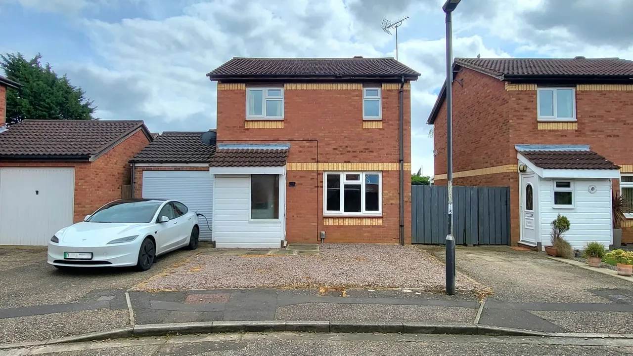 3 bed house for sale — Home Pasture, Werrington, Peterborough, PE4