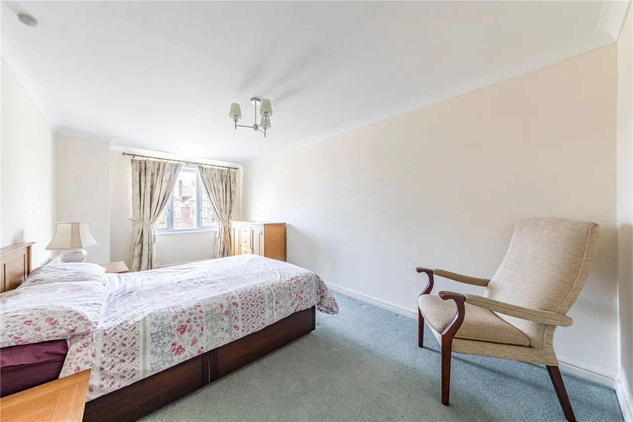 Oyster Lane, Byfleet, photo 10