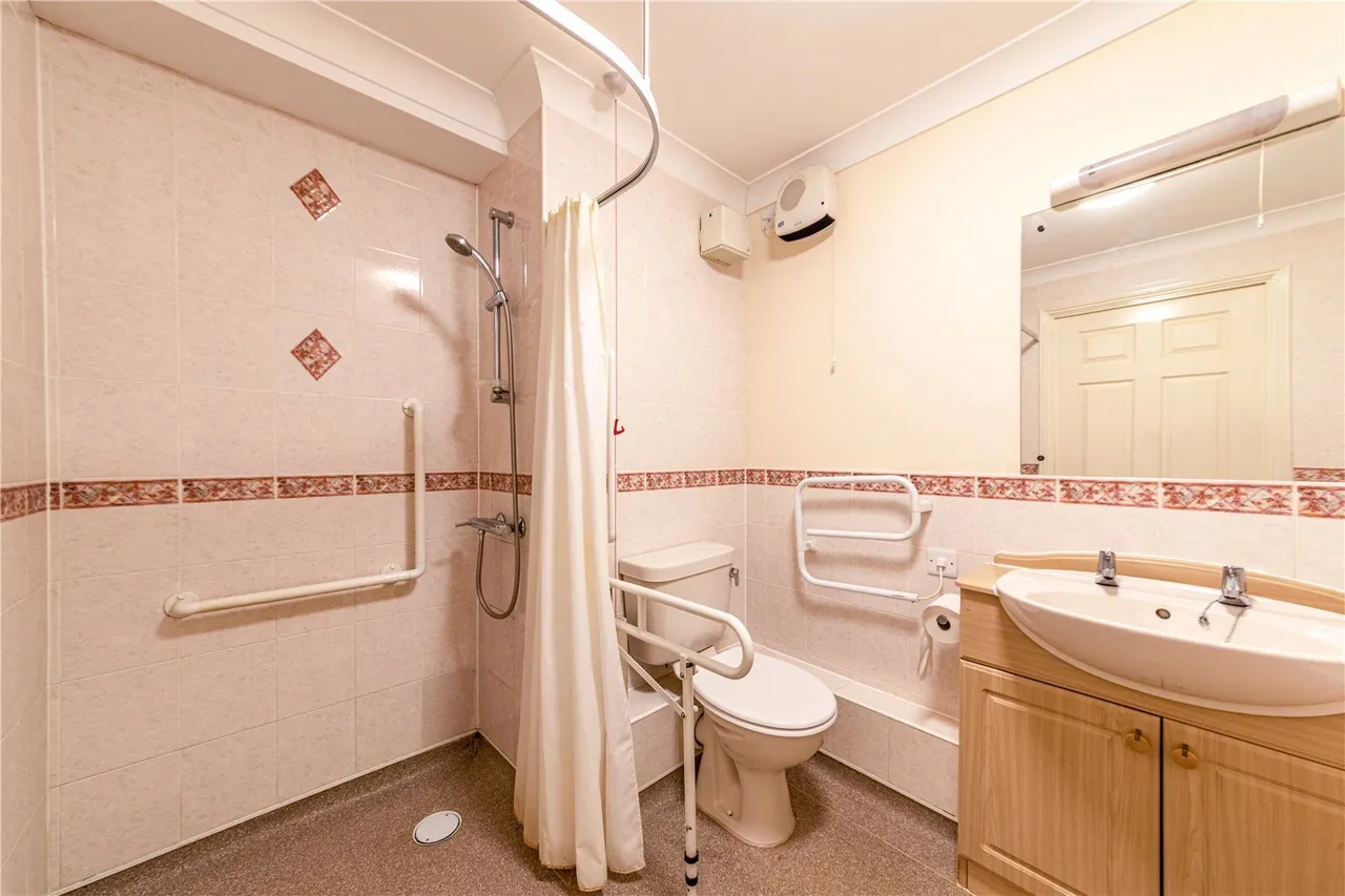 Oyster Lane, Byfleet, photo 13