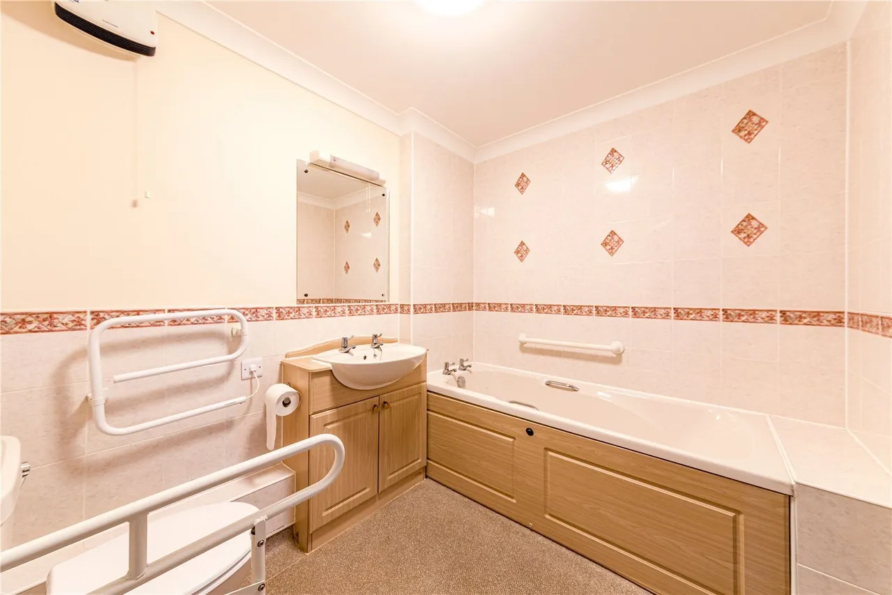 Oyster Lane, Byfleet, photo 12