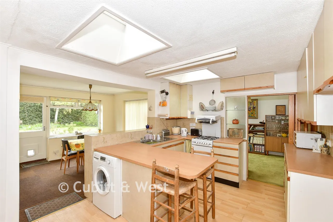 Horley Row, Horley, RH6, photo 4