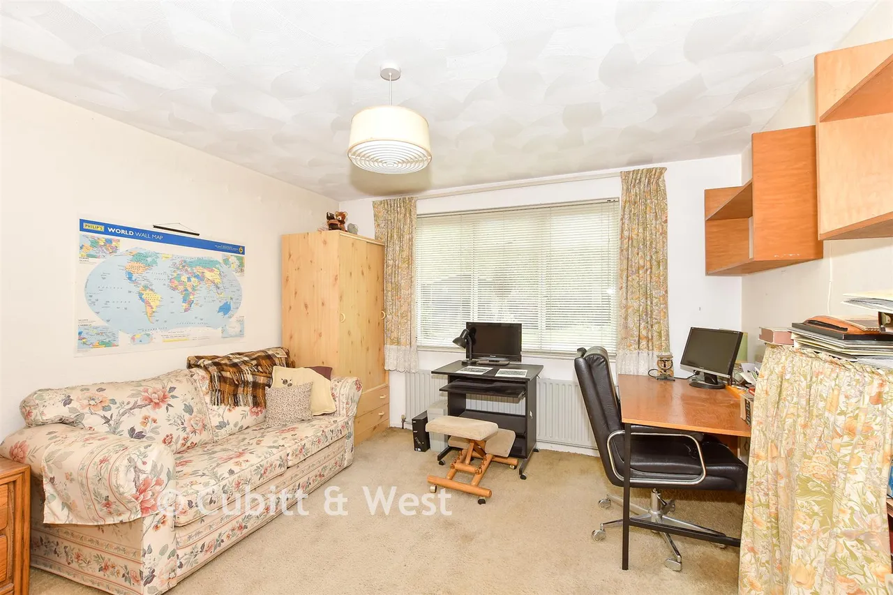 Horley Row, Horley, RH6, photo 15