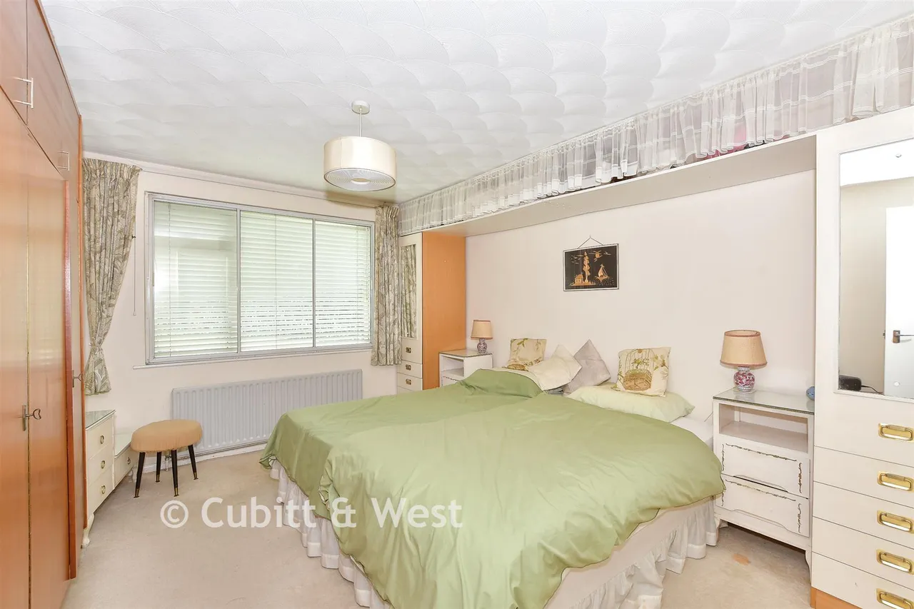 Horley Row, Horley, RH6, photo 14
