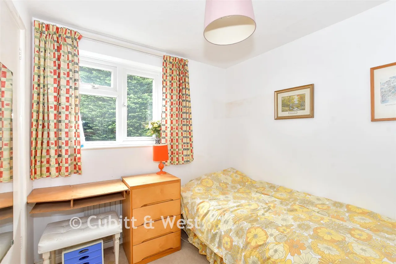 Horley Row, Horley, RH6, photo 17