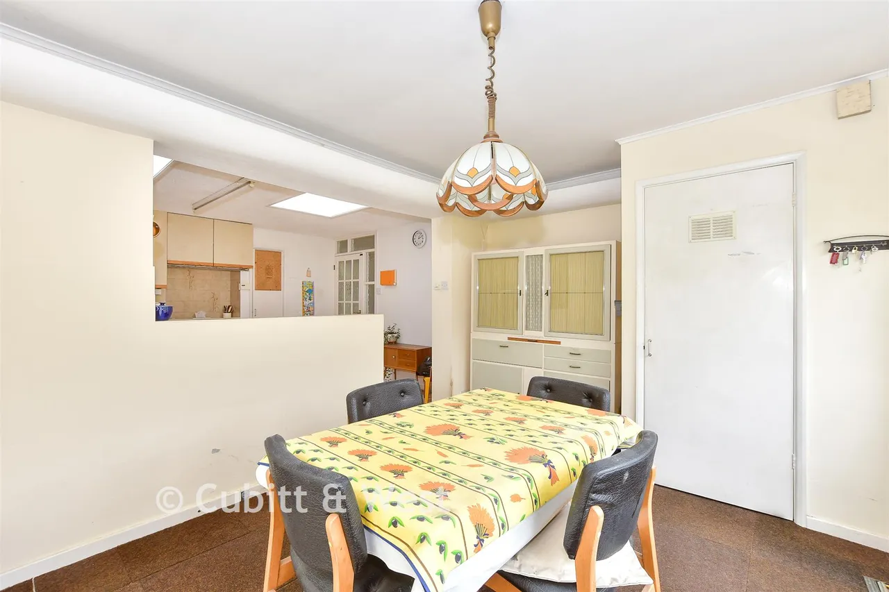 Horley Row, Horley, RH6, photo 9
