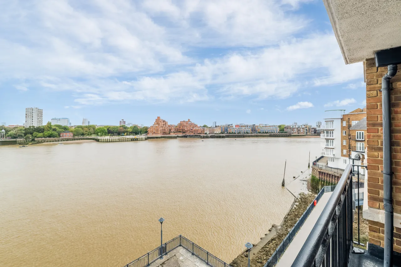 Princes Riverside Road, London, SE16, photo 10