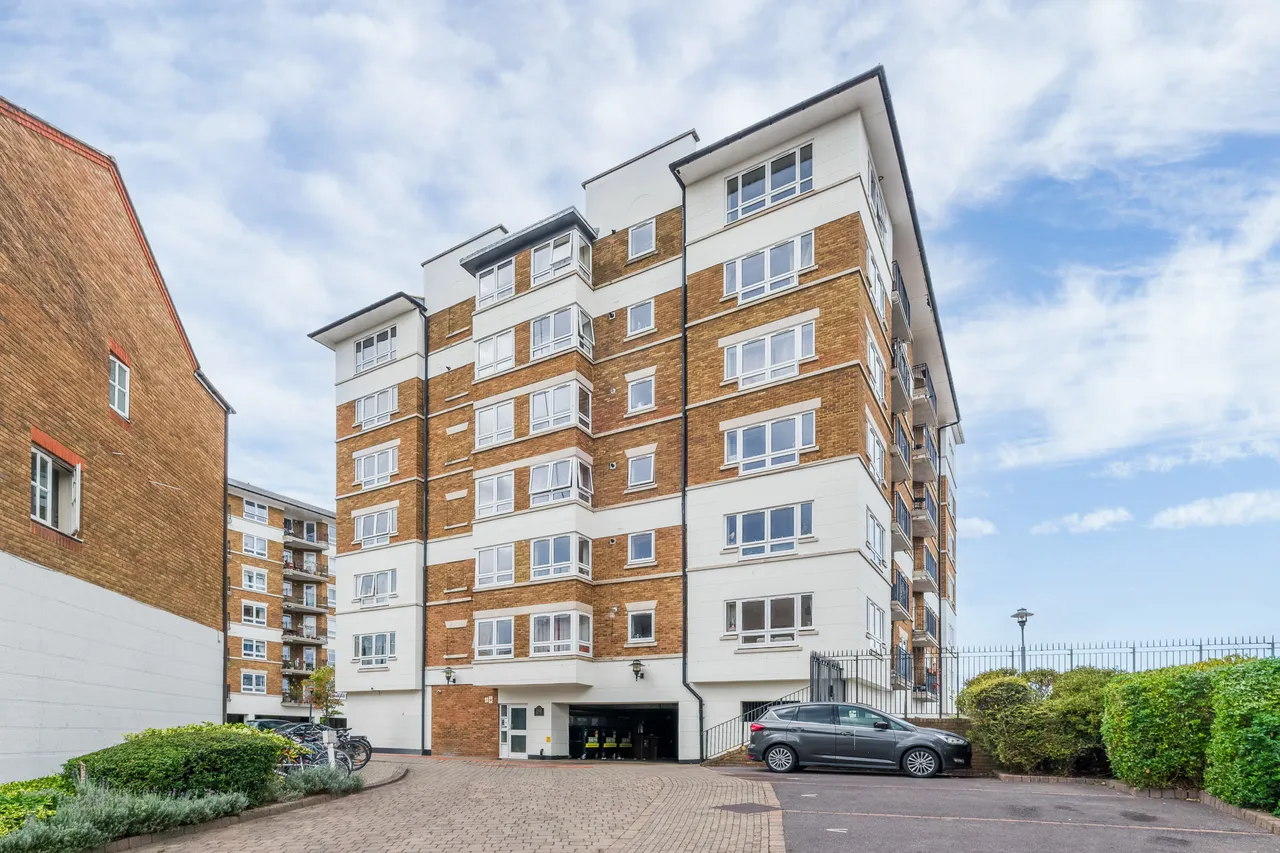 Princes Riverside Road, London, SE16, photo 11