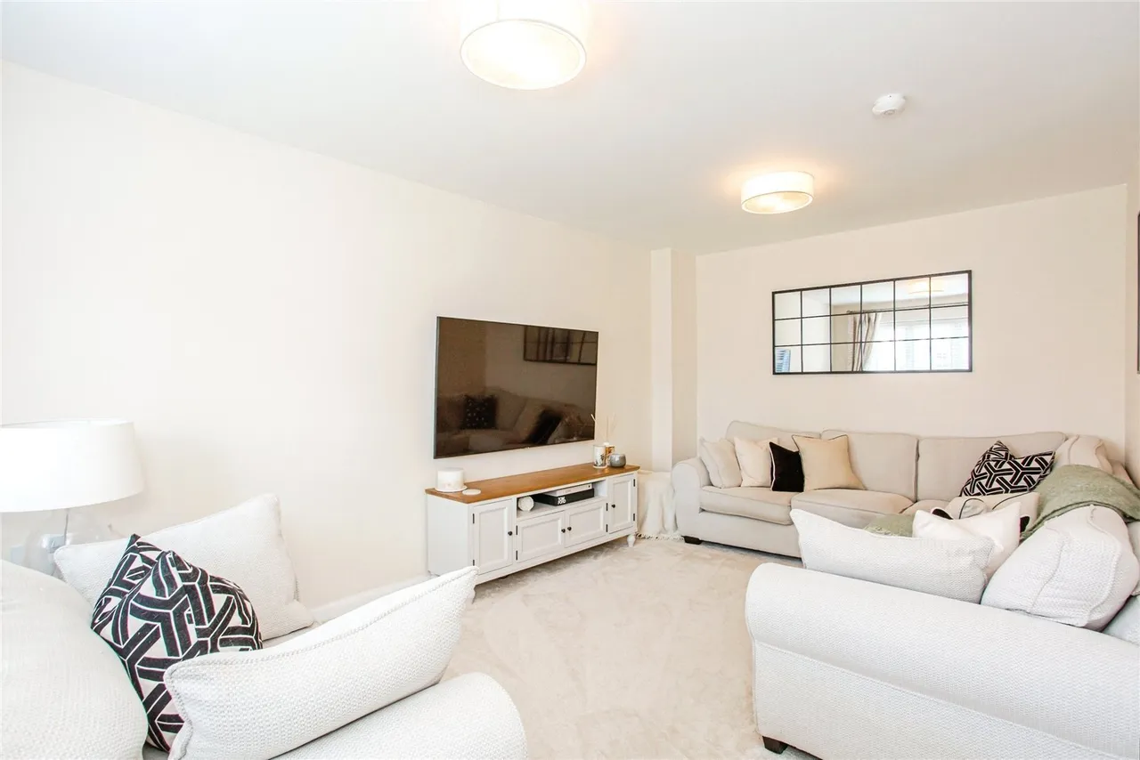 Athelstan Crescent, Rochford, Essex, SS4, photo 4