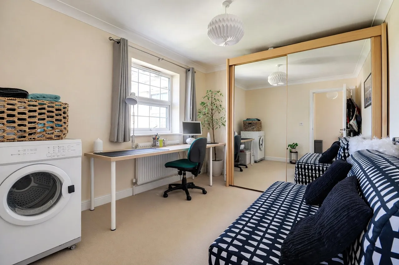 Westview Court, Constitution Hill, EX32, photo 9