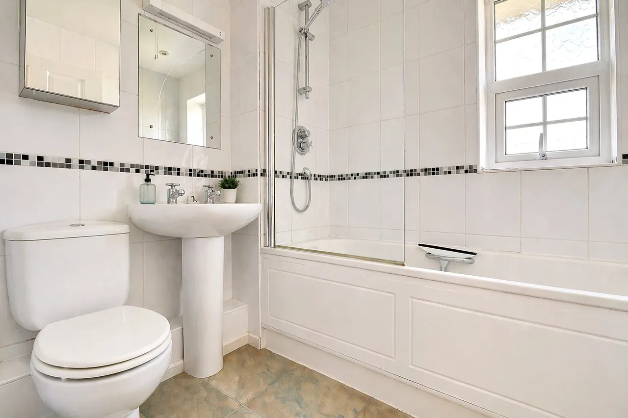 Westview Court, Constitution Hill, EX32, photo 6
