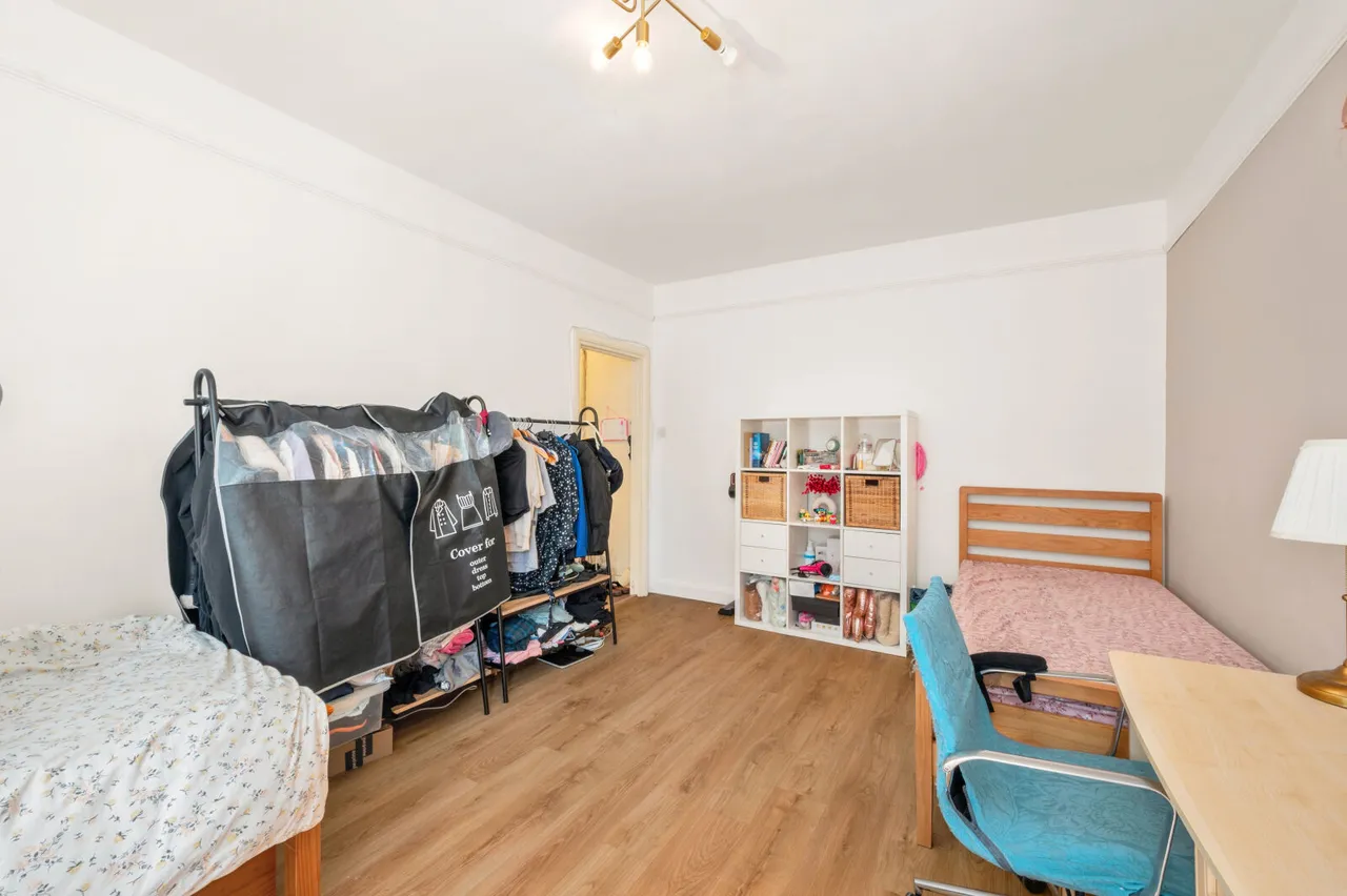 Wyke Road, Raynes Park, SW20, photo 3