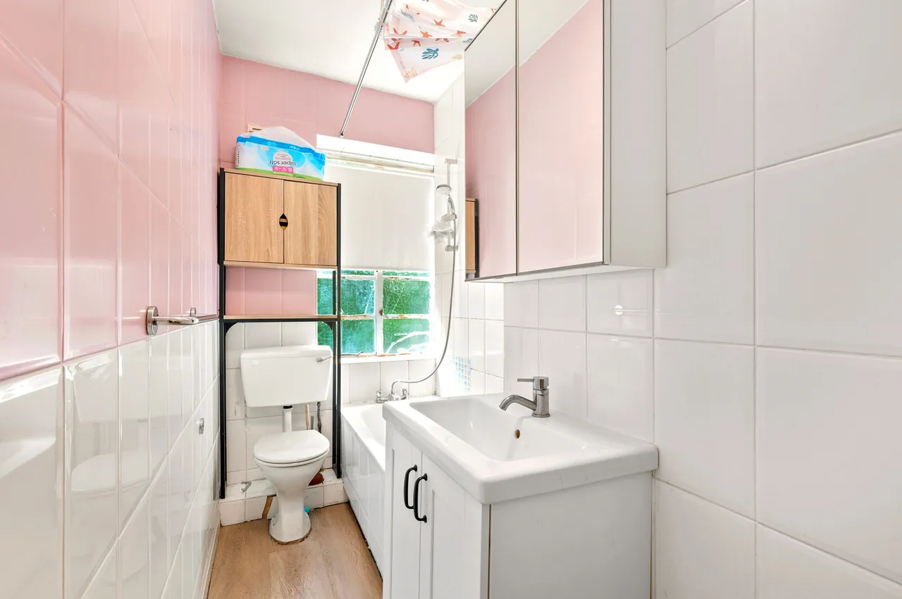 Wyke Road, Raynes Park, SW20, photo 8