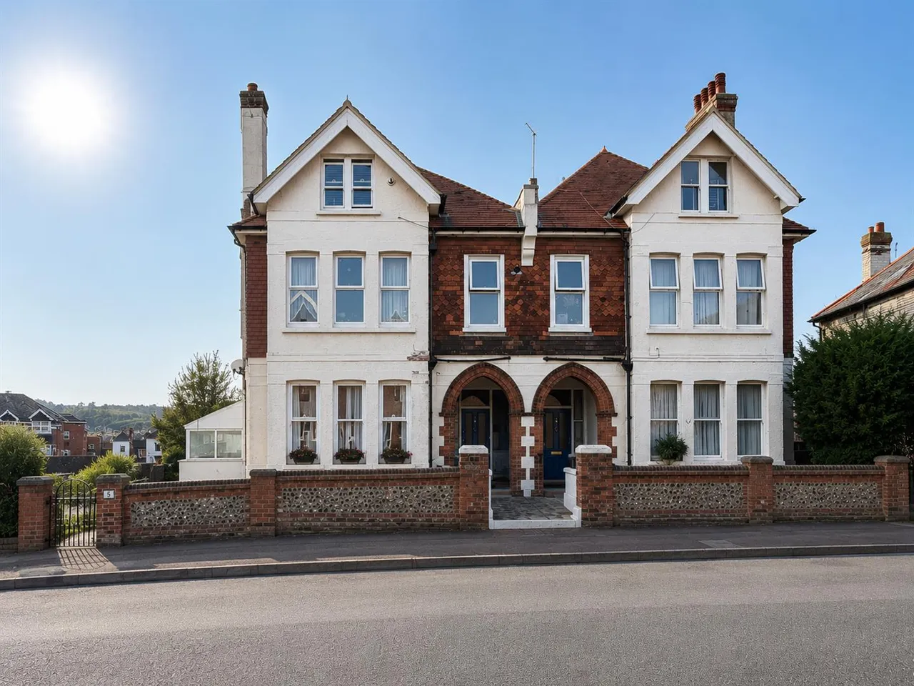 3 bed flat for sale — 5, Moat Croft Road, Eastbourne, East Sussex, BN21 1NL