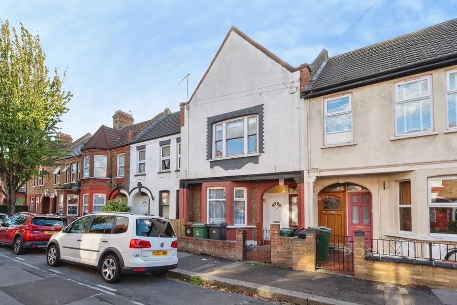 1 bed flat to rent, Seymour Road, London, E10