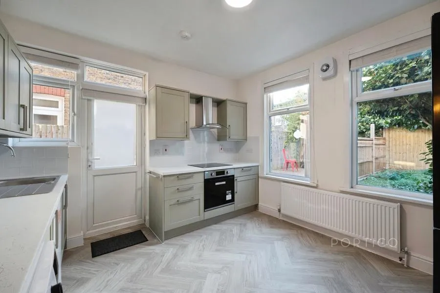 Seymour Road, London, E10, photo 10