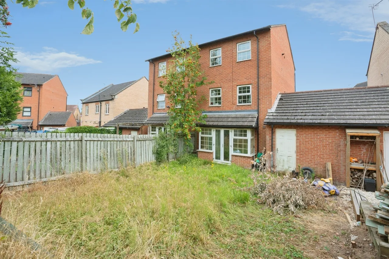 Park Crescent, Bolton-Upon-Dearne, S63, photo 17