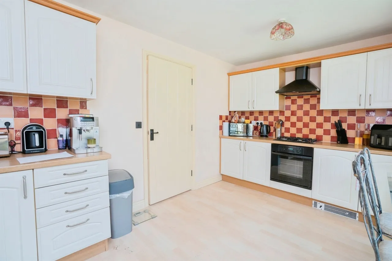 Park Crescent, Bolton-Upon-Dearne, S63, photo 7