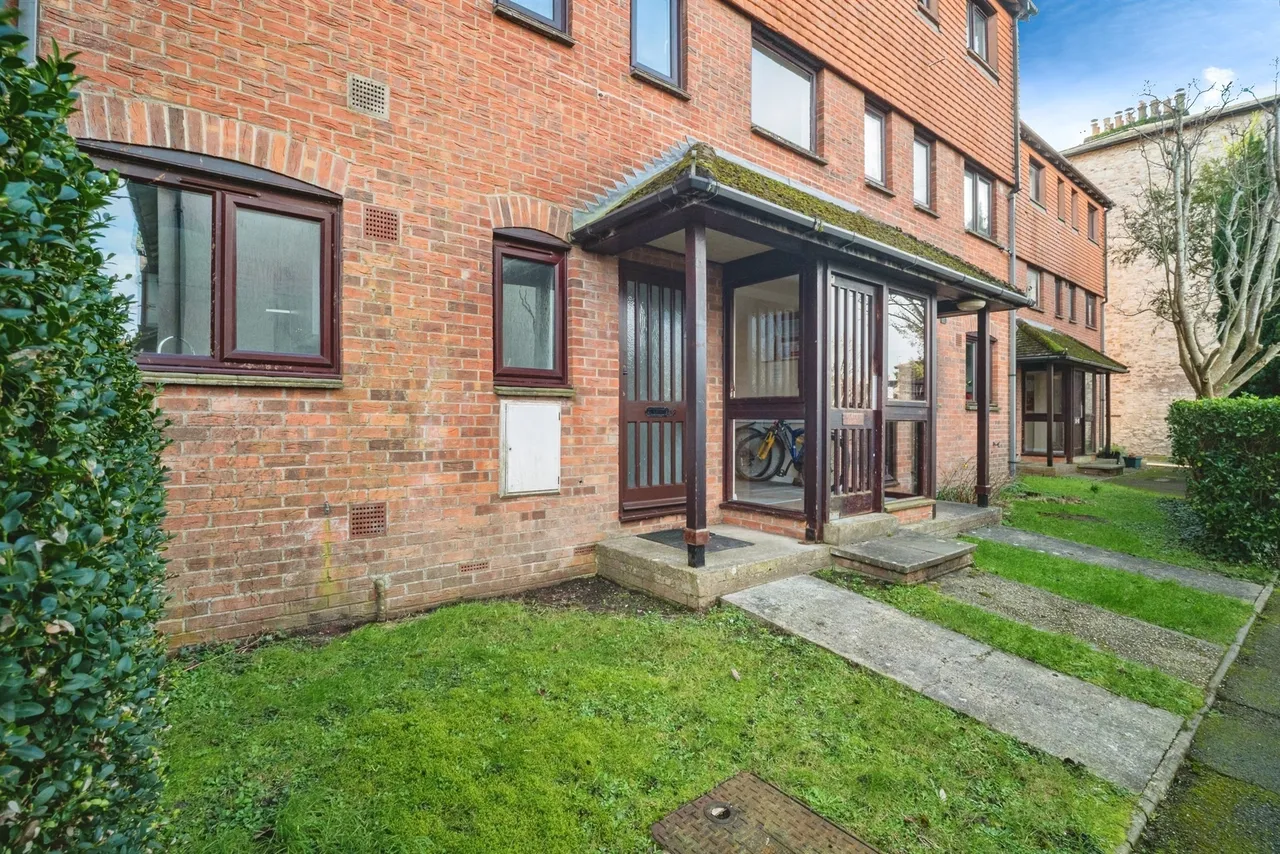 1 bed flat for sale — Salisbury Mews, Fordington, Dorchester