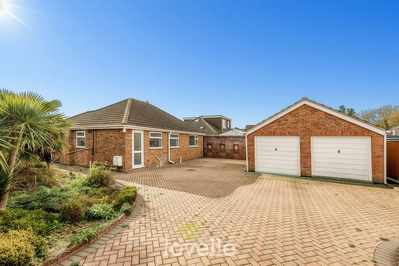 Queen Elizabeth Road, Humberston, DN36, photo 17