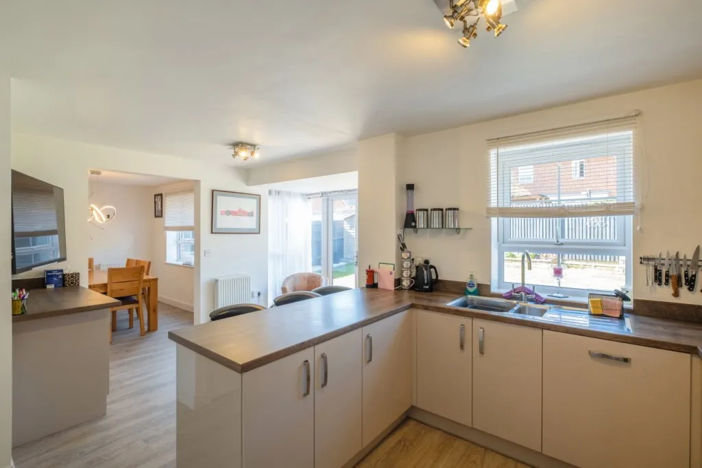 Sand Martin Close, East Leake, LE12, photo 5