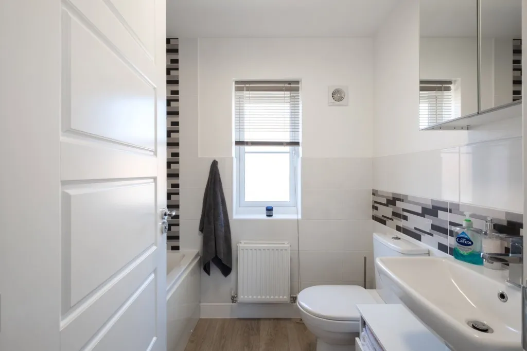 Sand Martin Close, East Leake, LE12, photo 14