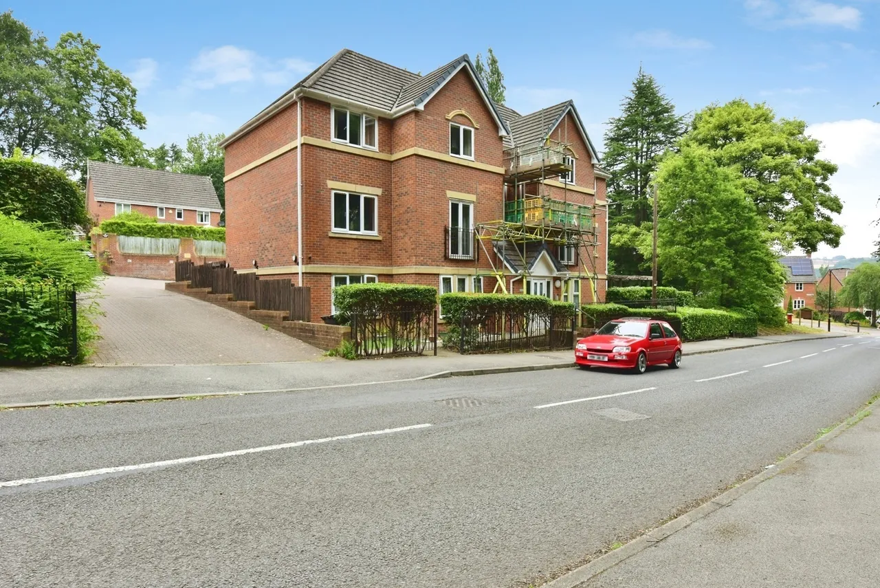 2 bed flat for sale — Middlewood Drive, Sheffield, S6