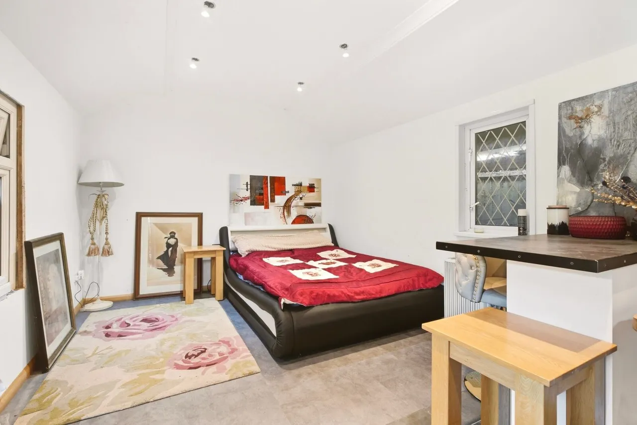 Nicholls Close, Redbourn, AL3, photo 21
