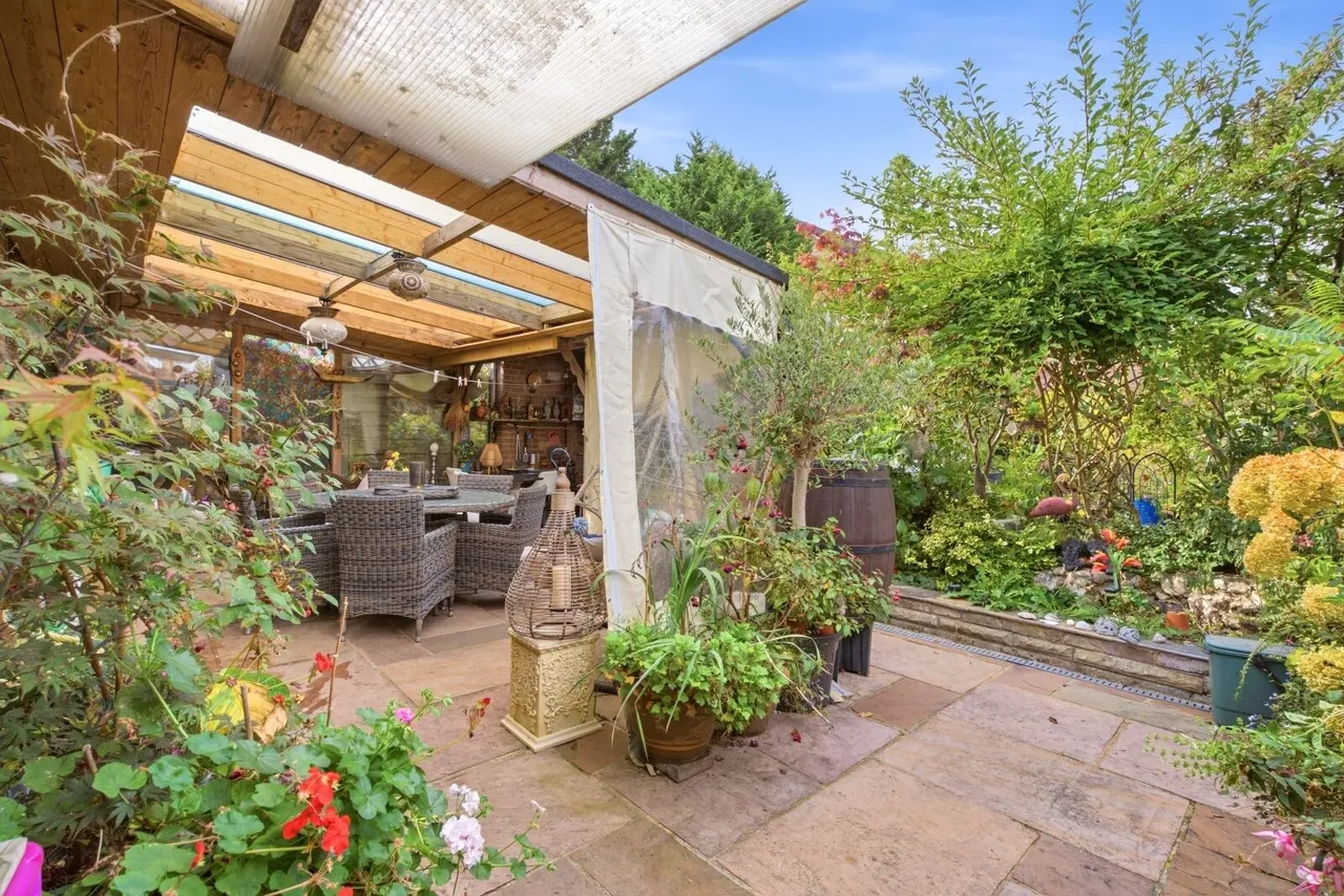 Nicholls Close, Redbourn, AL3, photo 17