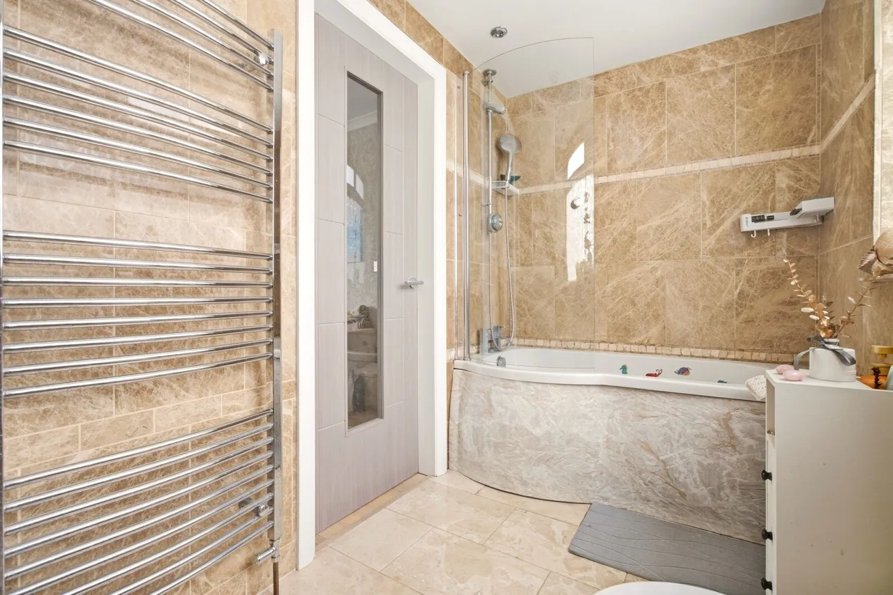 Nicholls Close, Redbourn, AL3, photo 16