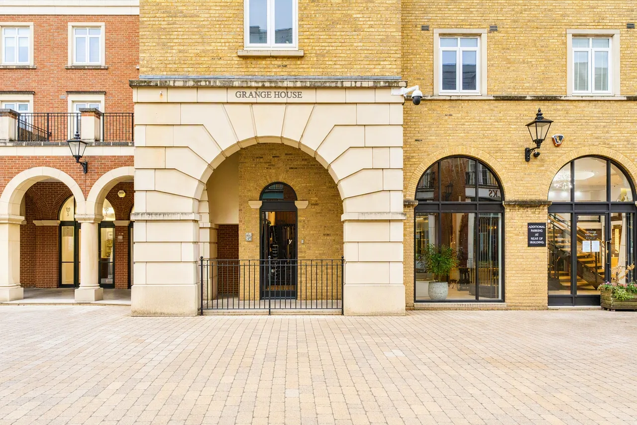 3 bed flat for sale, Grange House, Dickens Heath, B90