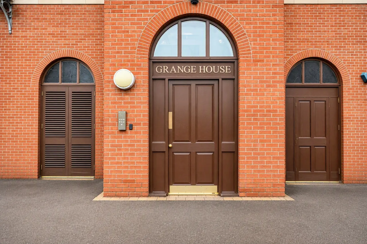 Grange House, Dickens Heath, B90, photo 2