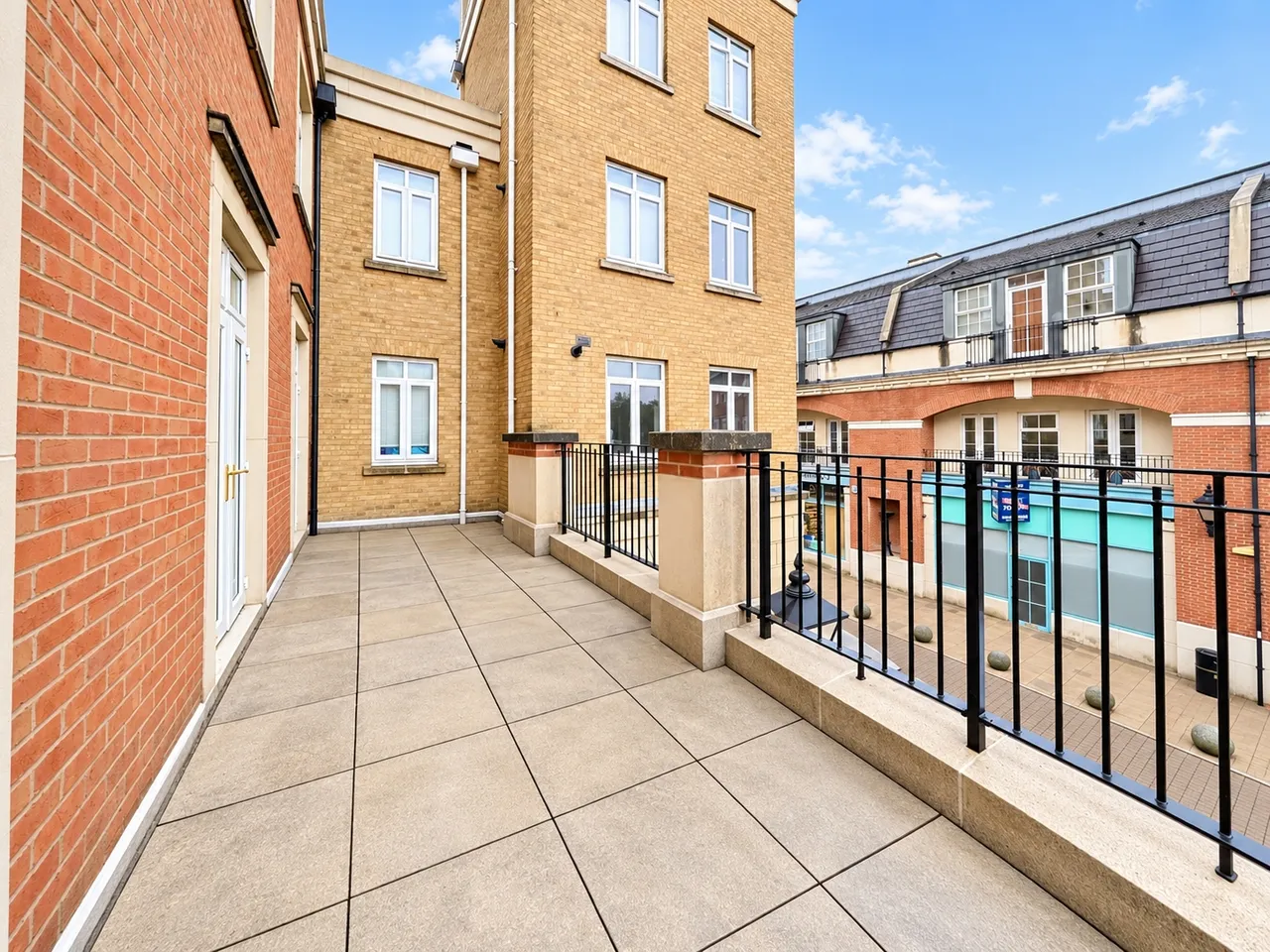 Grange House, Dickens Heath, B90, photo 5