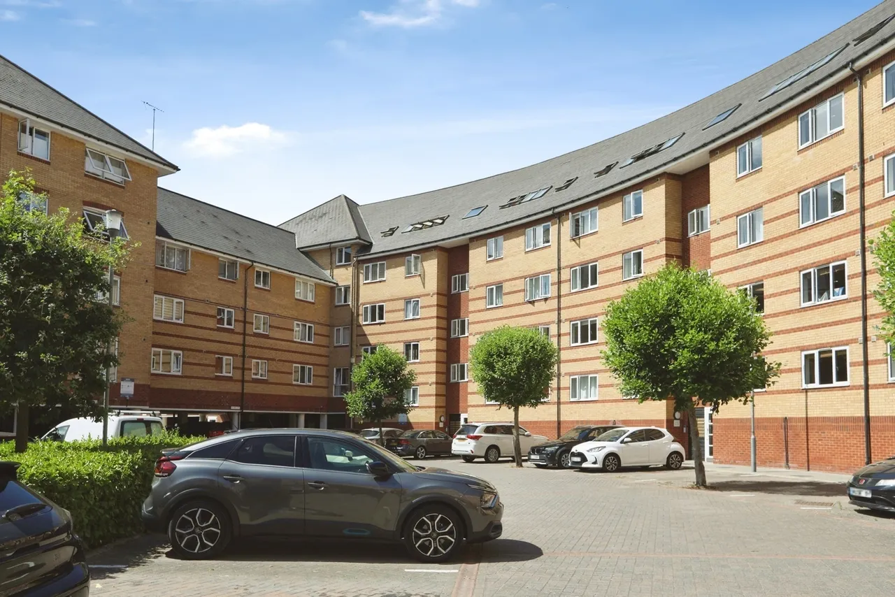 2 bed flat for sale — St. Peters Street, Maidstone, Kent, ME16