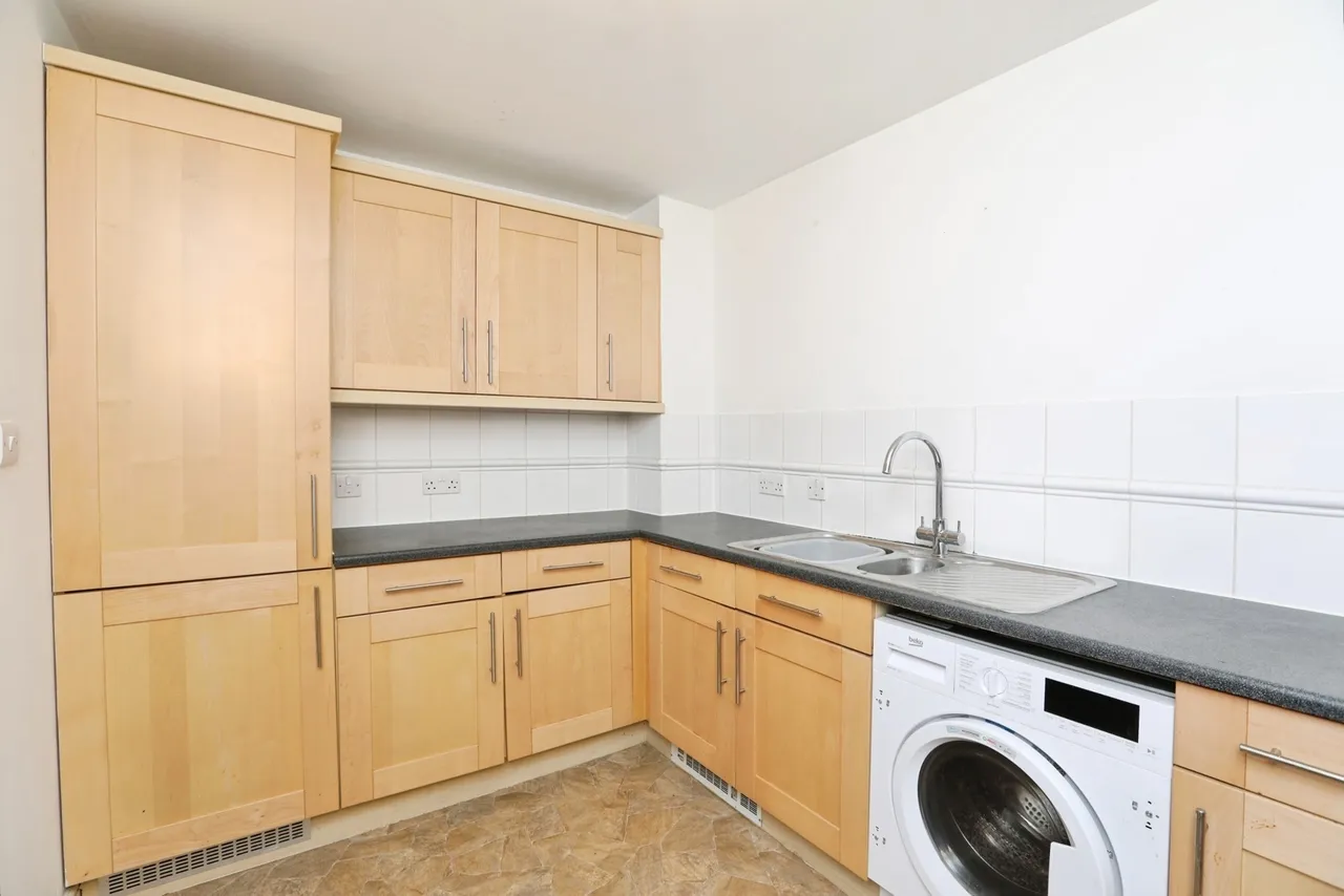 St. Peters Street, Maidstone, Kent, ME16, photo 2
