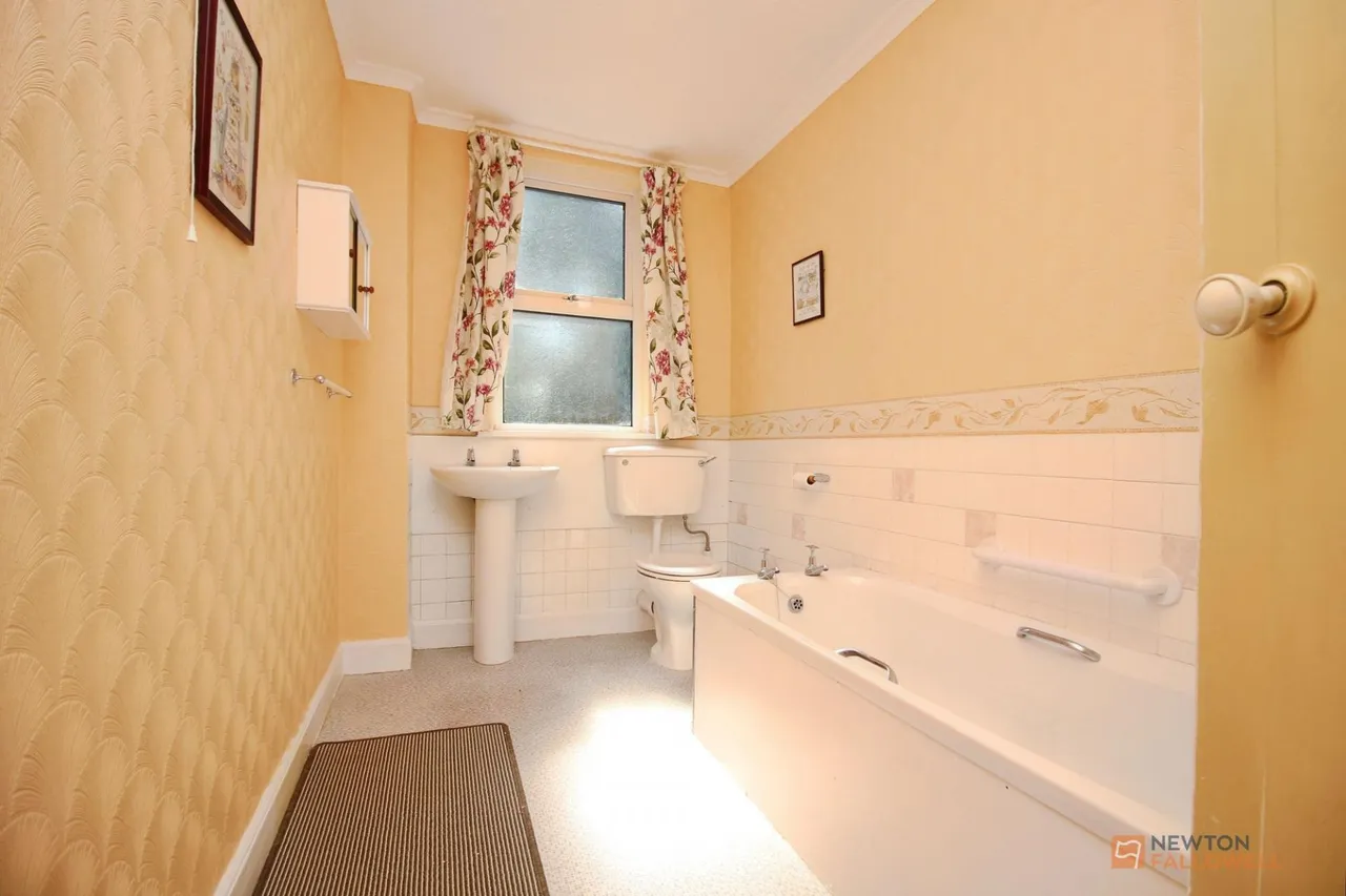 Wellington Street, Syston, LE7, photo 12