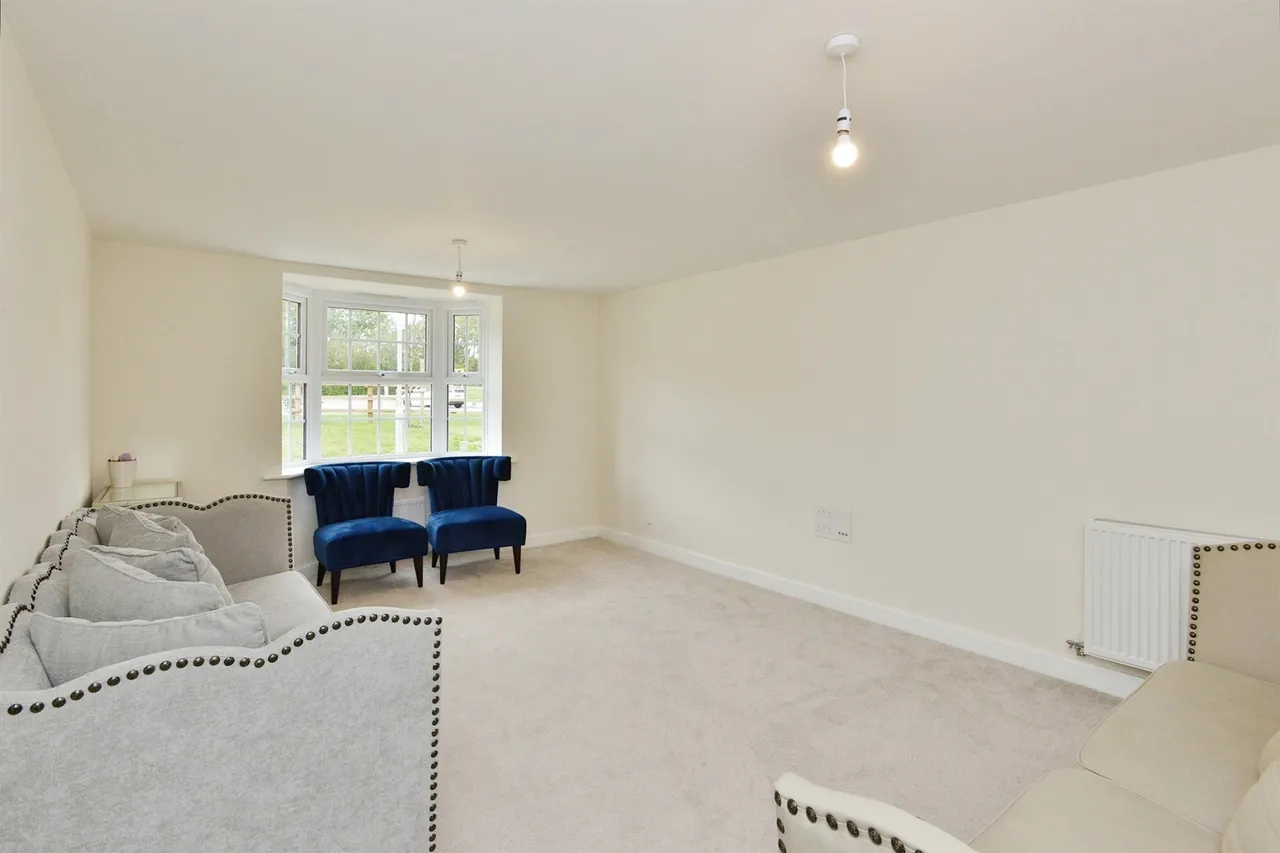 Flora Garden, Fairfields, MK11, photo 3