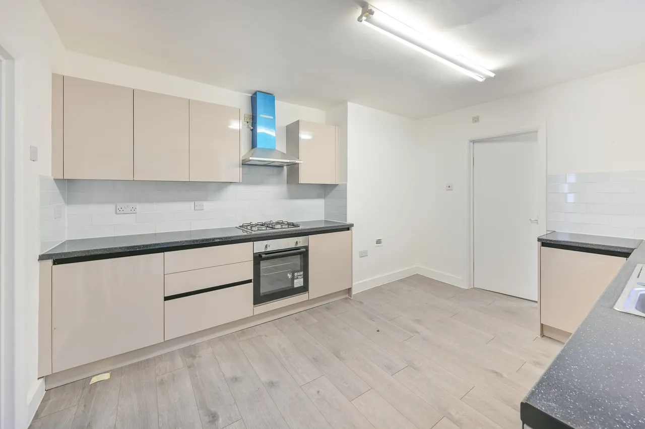 53 Saltoun Road, London, photo 2