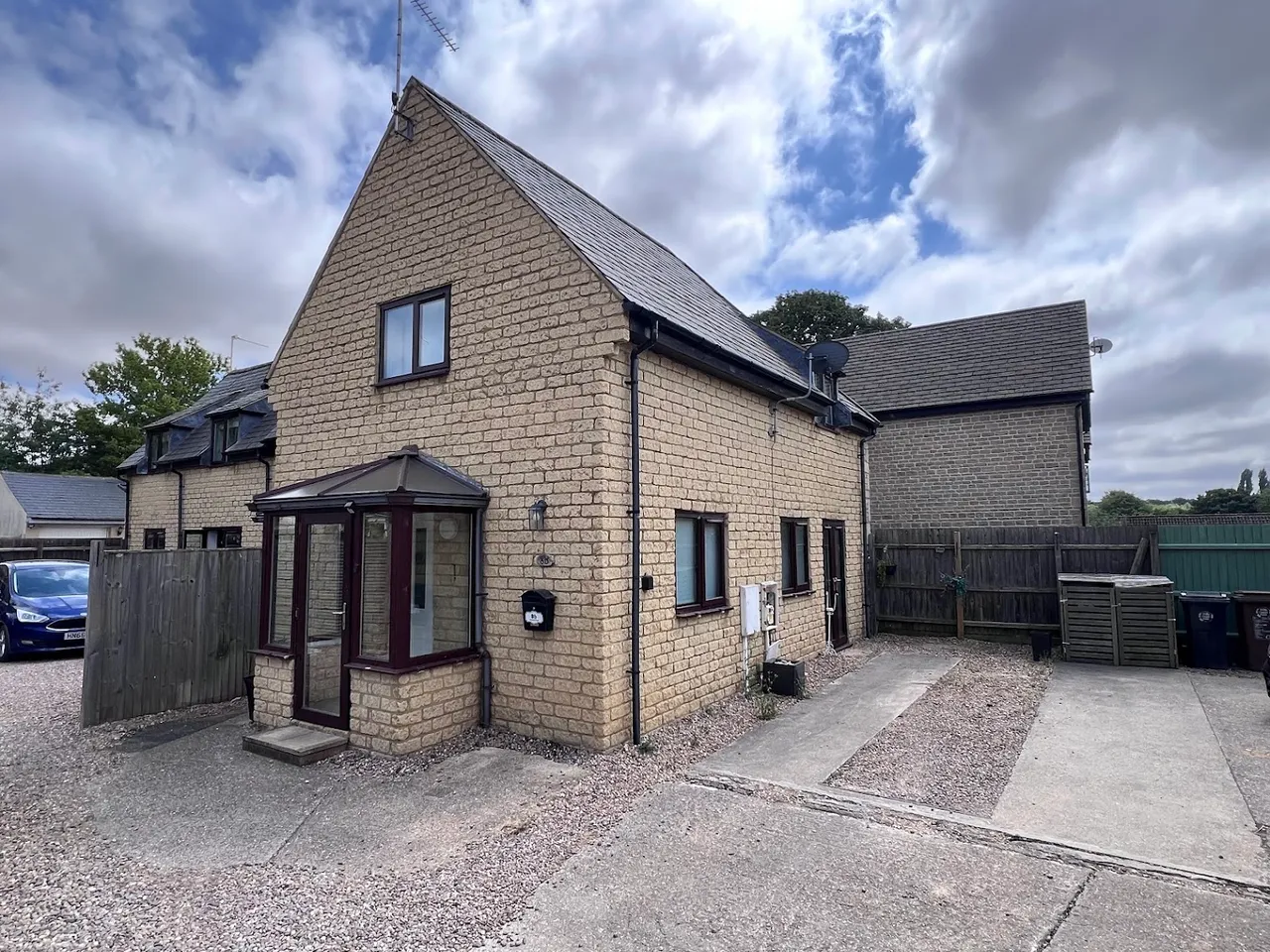 2 bed house for sale — Chapel Road, Weldon, NN17